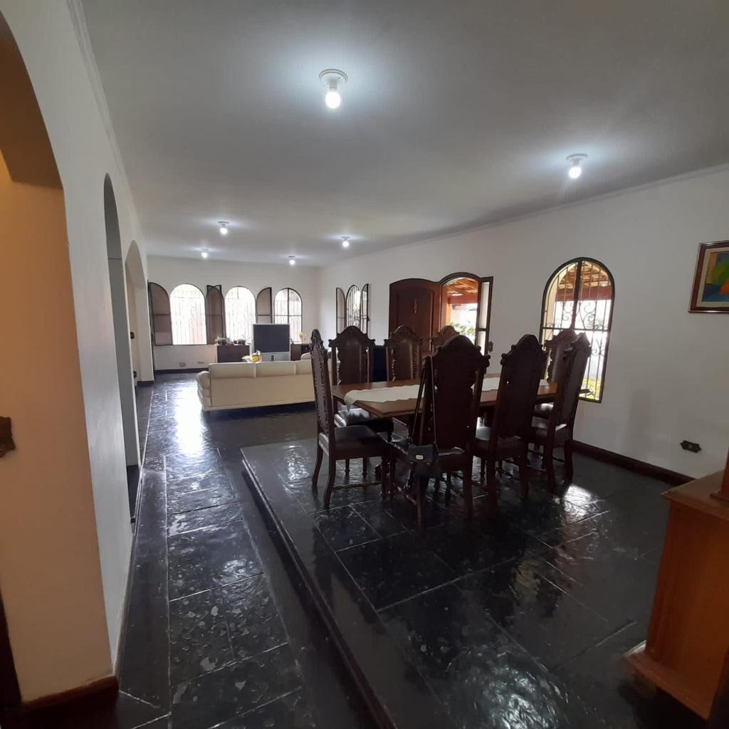 Sobrado para Venda em Guarulhos, Vila Galvão, 5 dormitórios, 2 suítes, 5 banheiros, 8 vagas - RC Imóveis à Venda - Aluguel e Venda de Imóveis